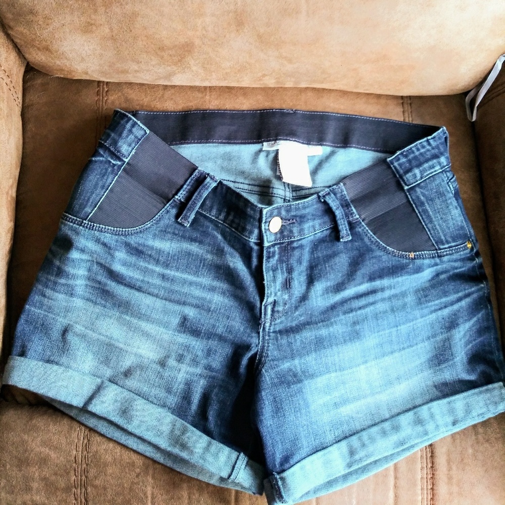 Maternity shorts